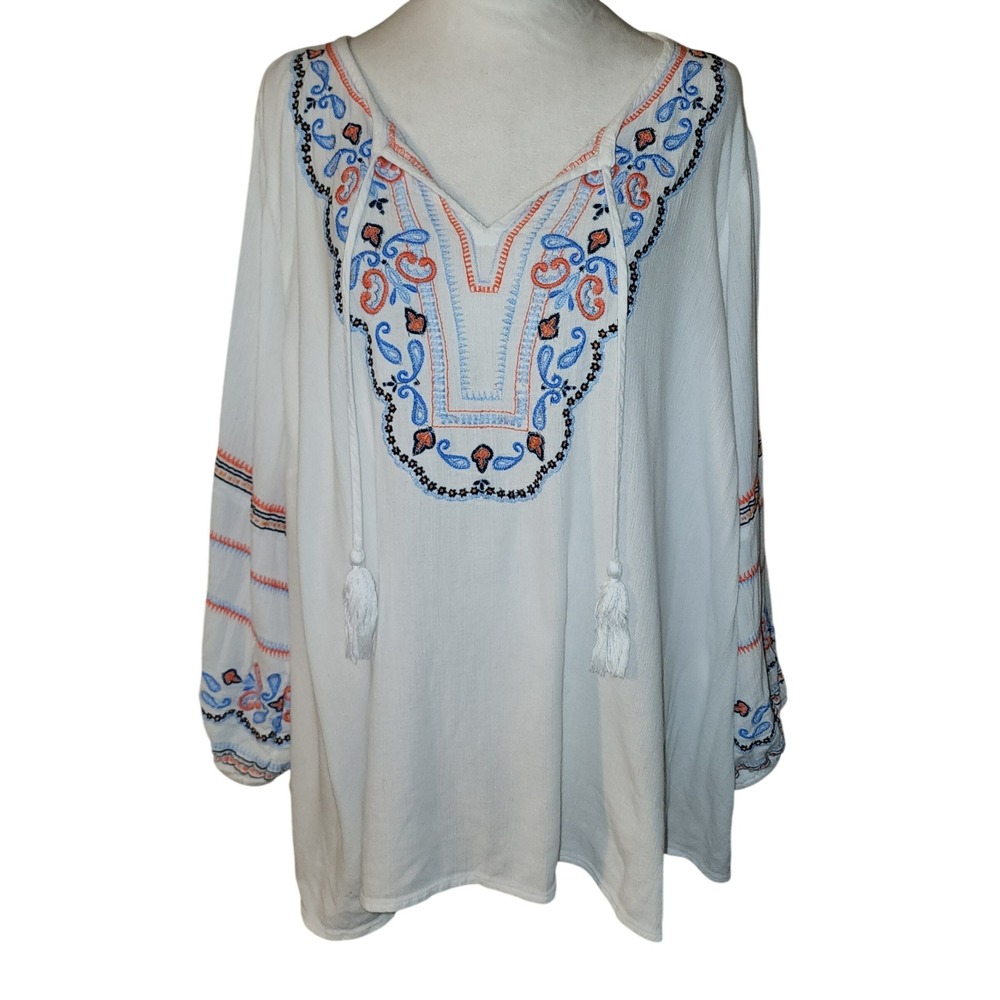 Crown & Ivy Curvy White Embroidered Boho Peasant Blouse Top 2X Tassels Mens